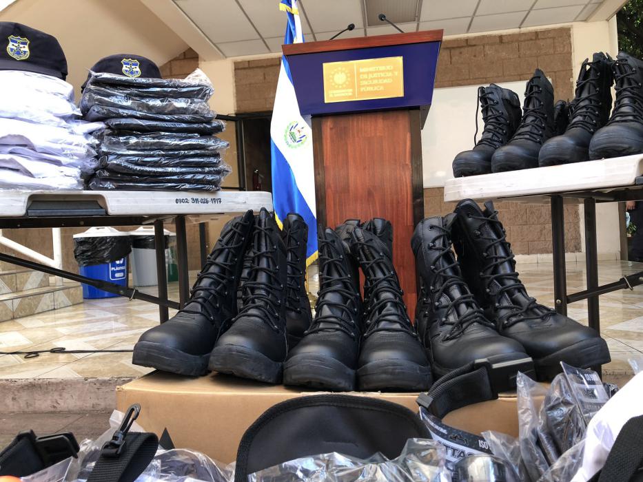 Gobierno entrega nuevamente calzado y uniformes a la PNC gobierno-entrega-nuevamente-calzado-y-uniformes-a-la-pnc